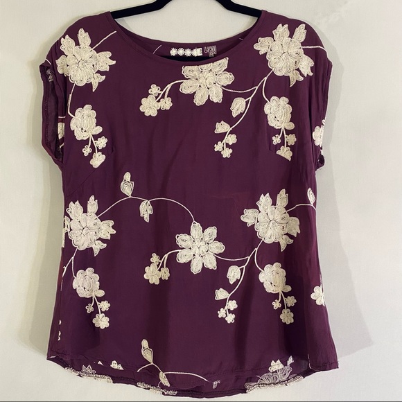 dark purple / cream floral embroidered top size small / medium - Picture 2 of 4